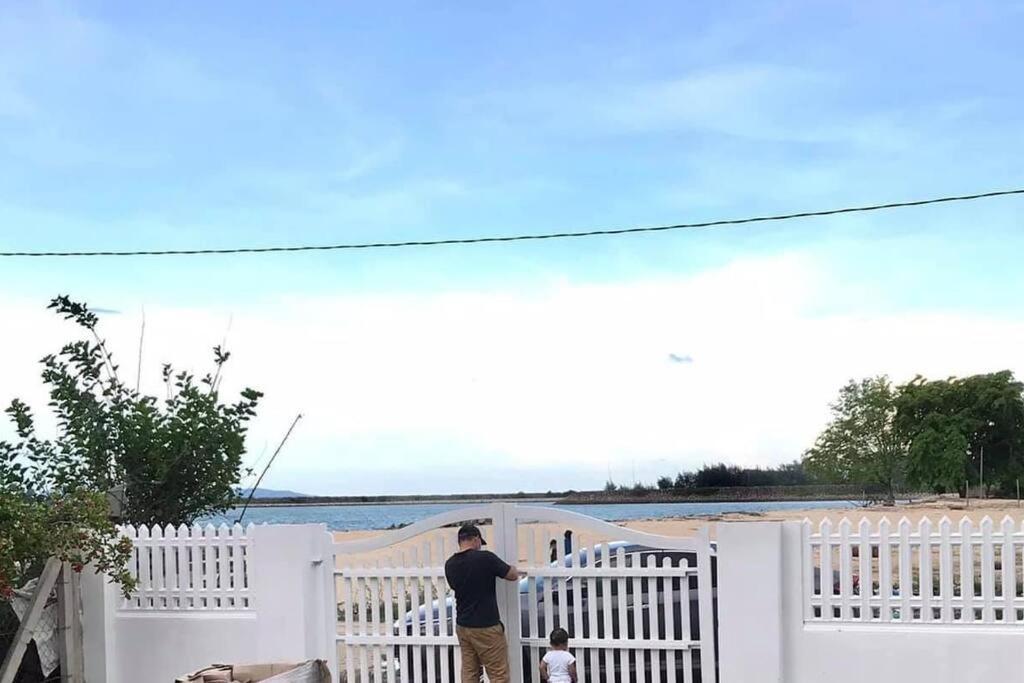 Villa Sea Kecil Tiny House Near Jetty Of Kuala Besut Kampong Nail Esterno foto