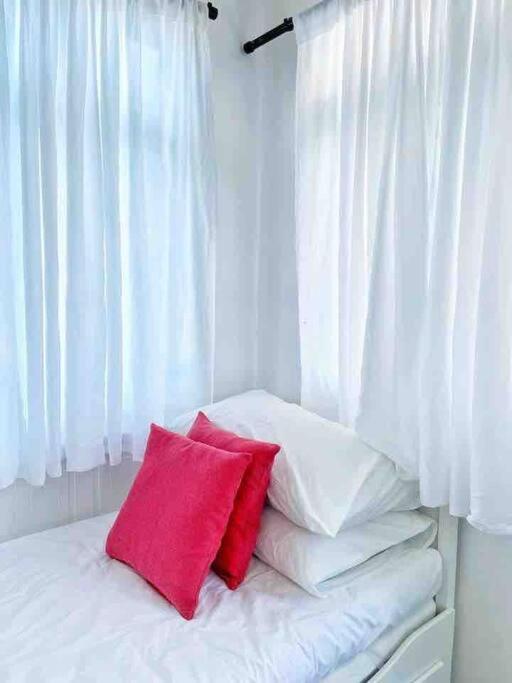 Villa Sea Kecil Tiny House Near Jetty Of Kuala Besut Kampong Nail Esterno foto